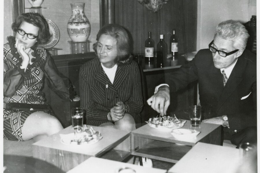 Foto z vernisáže, vpravo Igor Zhoř